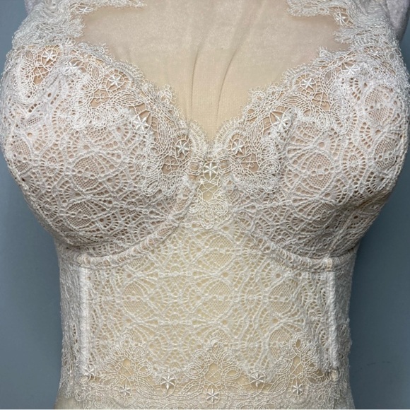 Victoria's Secret • 34DD Lined Demi Crop Top Bustier - Picture 2 of 10
